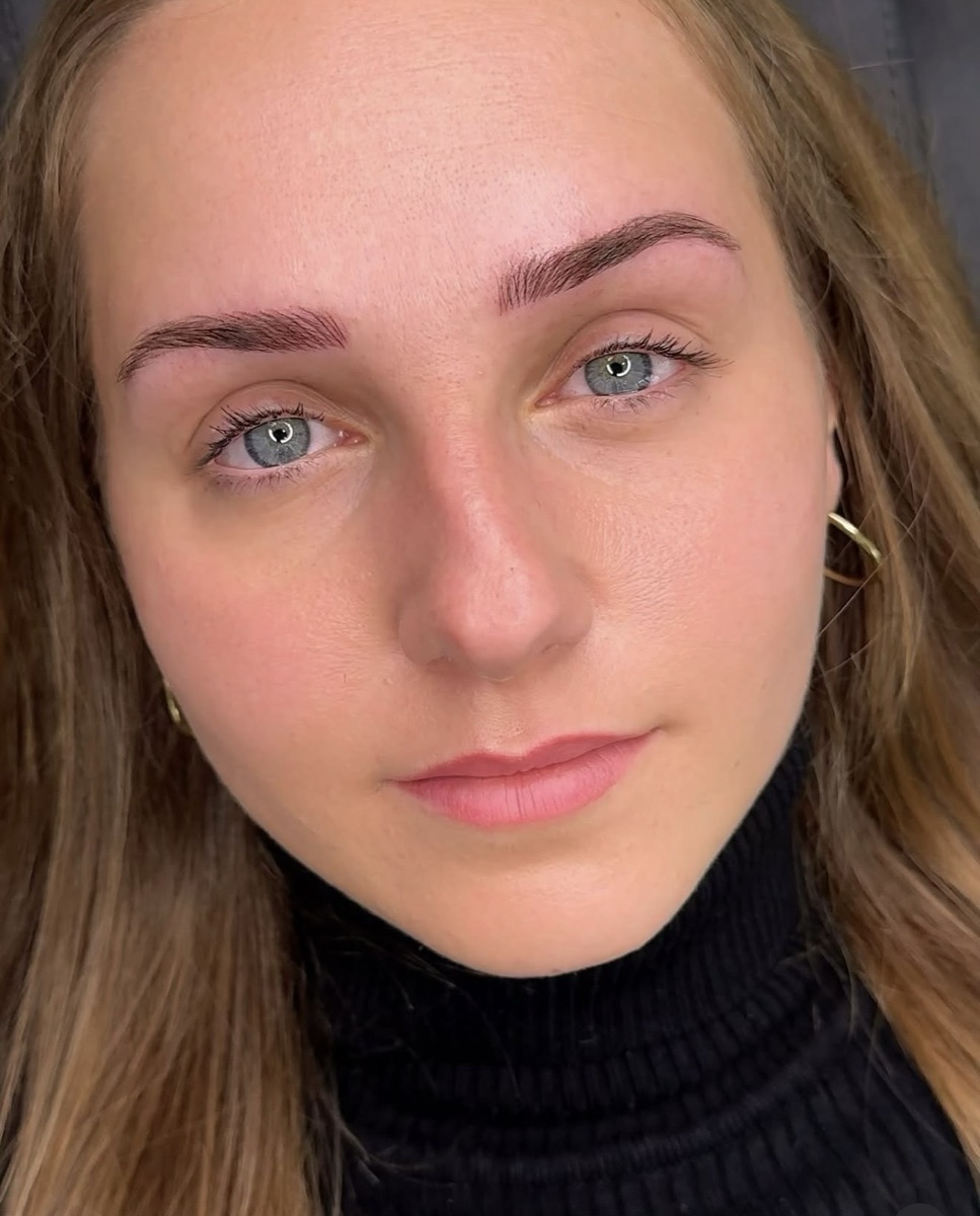 Augenbrauen, pigmentiert von einer Absolventin der Finest Faces Academy