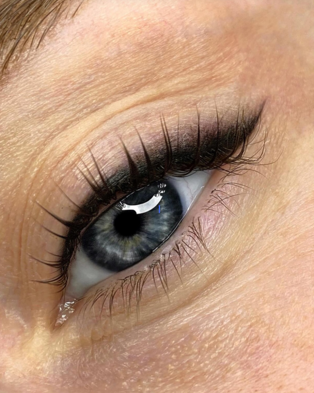 Lidstrich-Pigmentierung mit ausdrucksstarkem Eyeliner-Look von Finest Faces Bremen