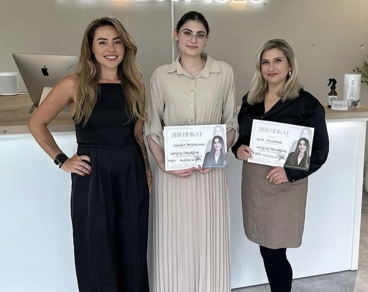 Absolventinnen der Lash- & Browlifting-Schulung mit Zertifikat